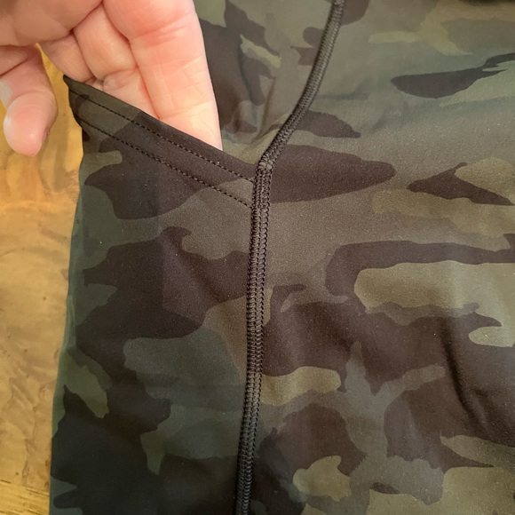 EUC lululemon leggings. (Speeds???) - Picture 3 of 5